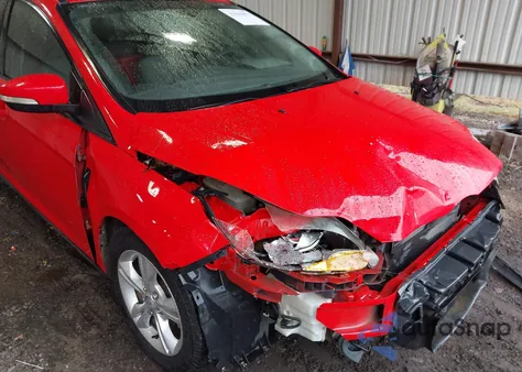 2014 Ford Focus Se z USA, uszkodzony, nr VIN 1FADP3F28EL121510